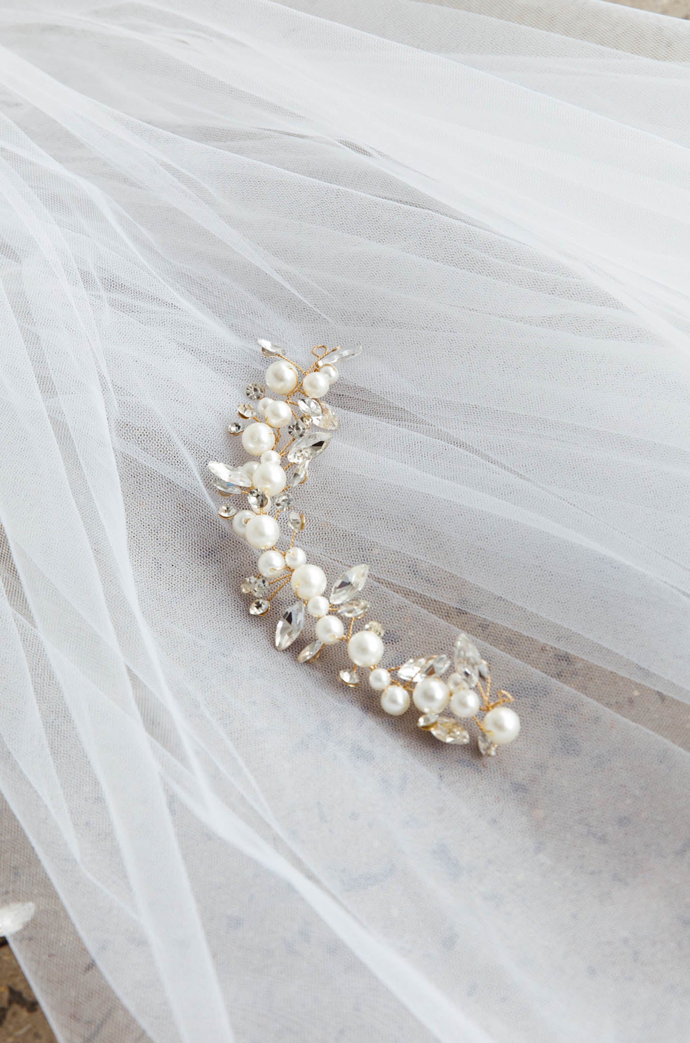 Artemis Pearl & Crystal Hair Pin Gold-Fable Dress