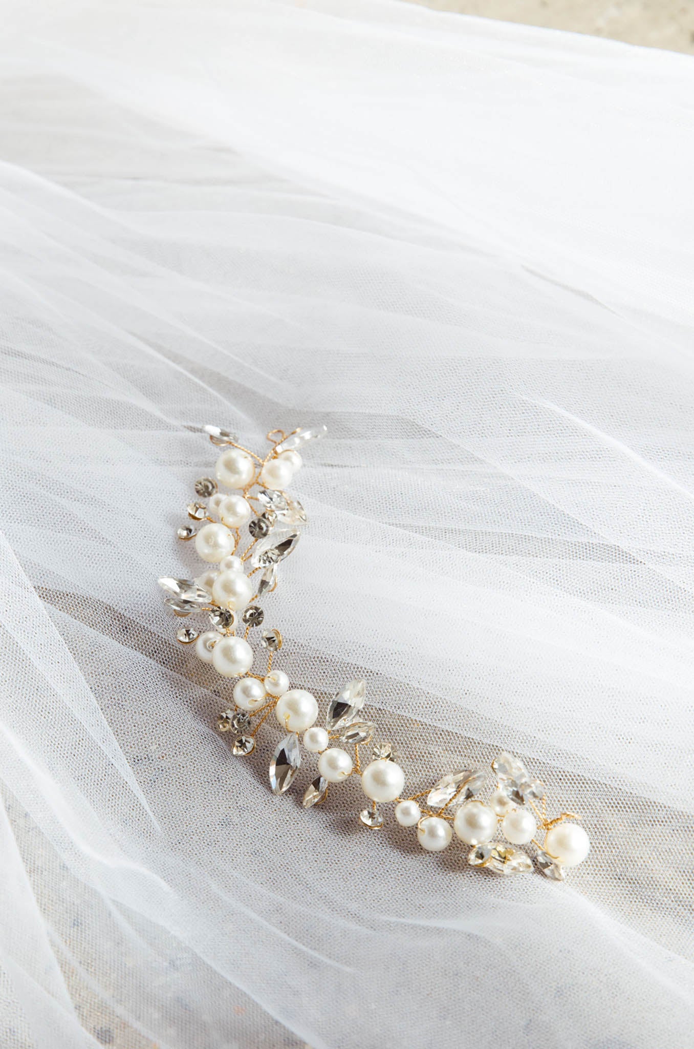Artemis Pearl & Crystal Hair Pin Gold-Fable Dress