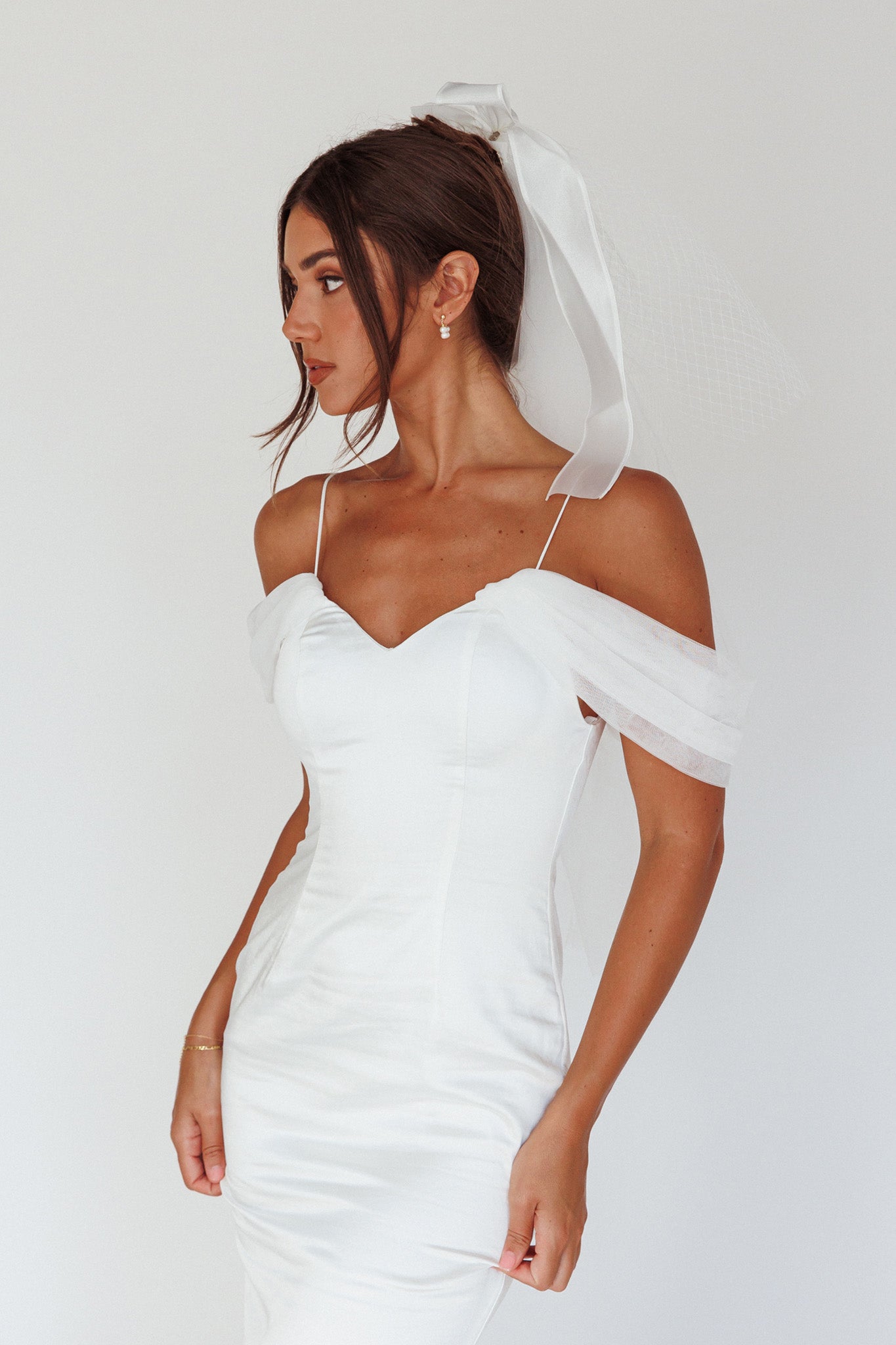 Evelyn Bow & Fishnet Bridal Veil White-Fable Dress