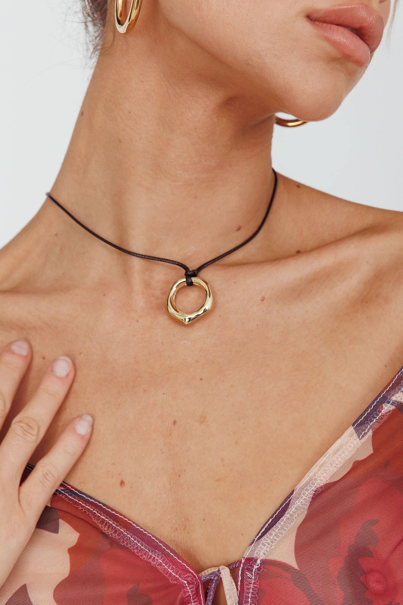 Carmen Circle Pendant Necklace Gold-Fable Dress