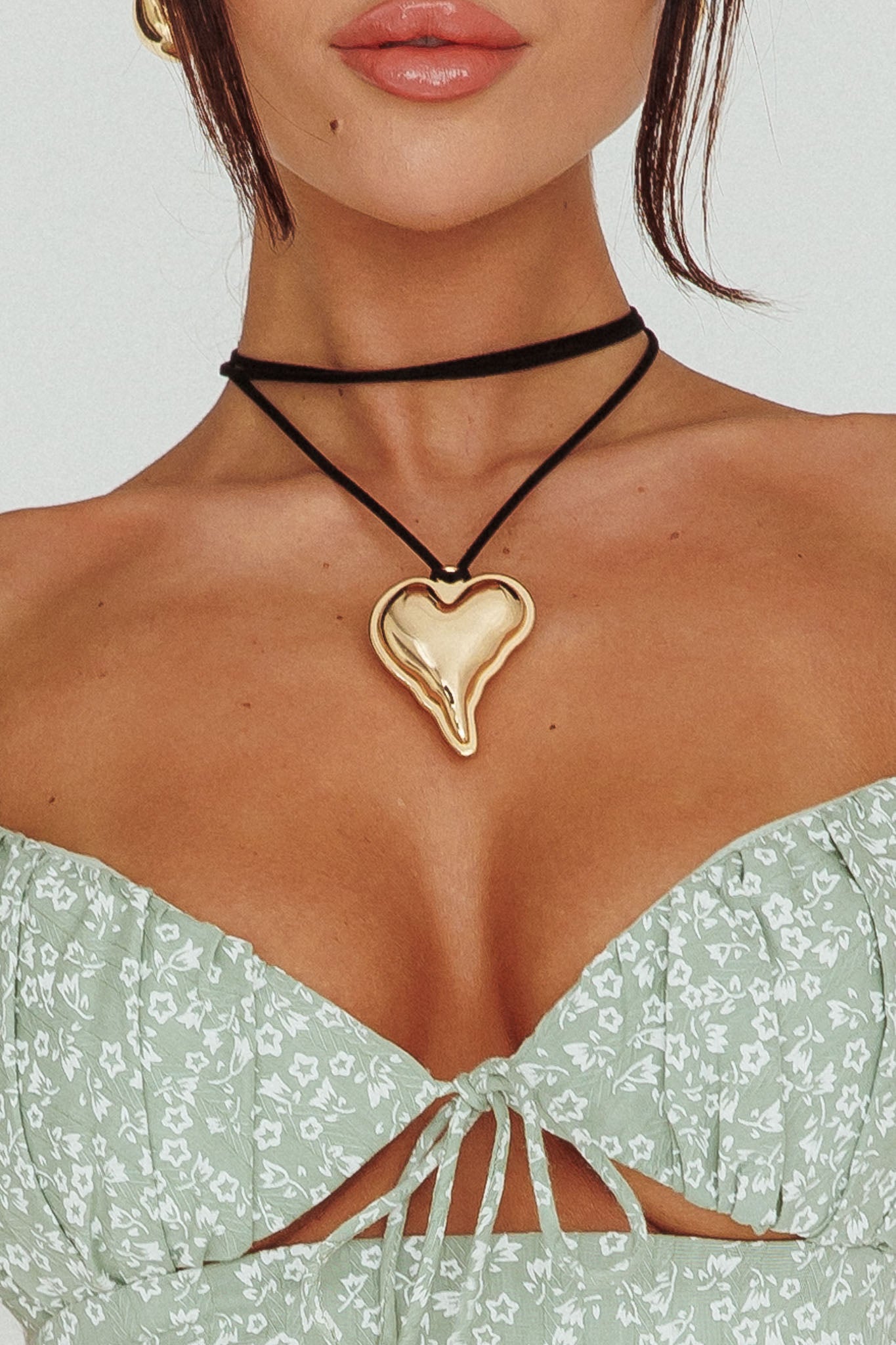 Corazon Heart Pendant Choker Gold-Fable Dress