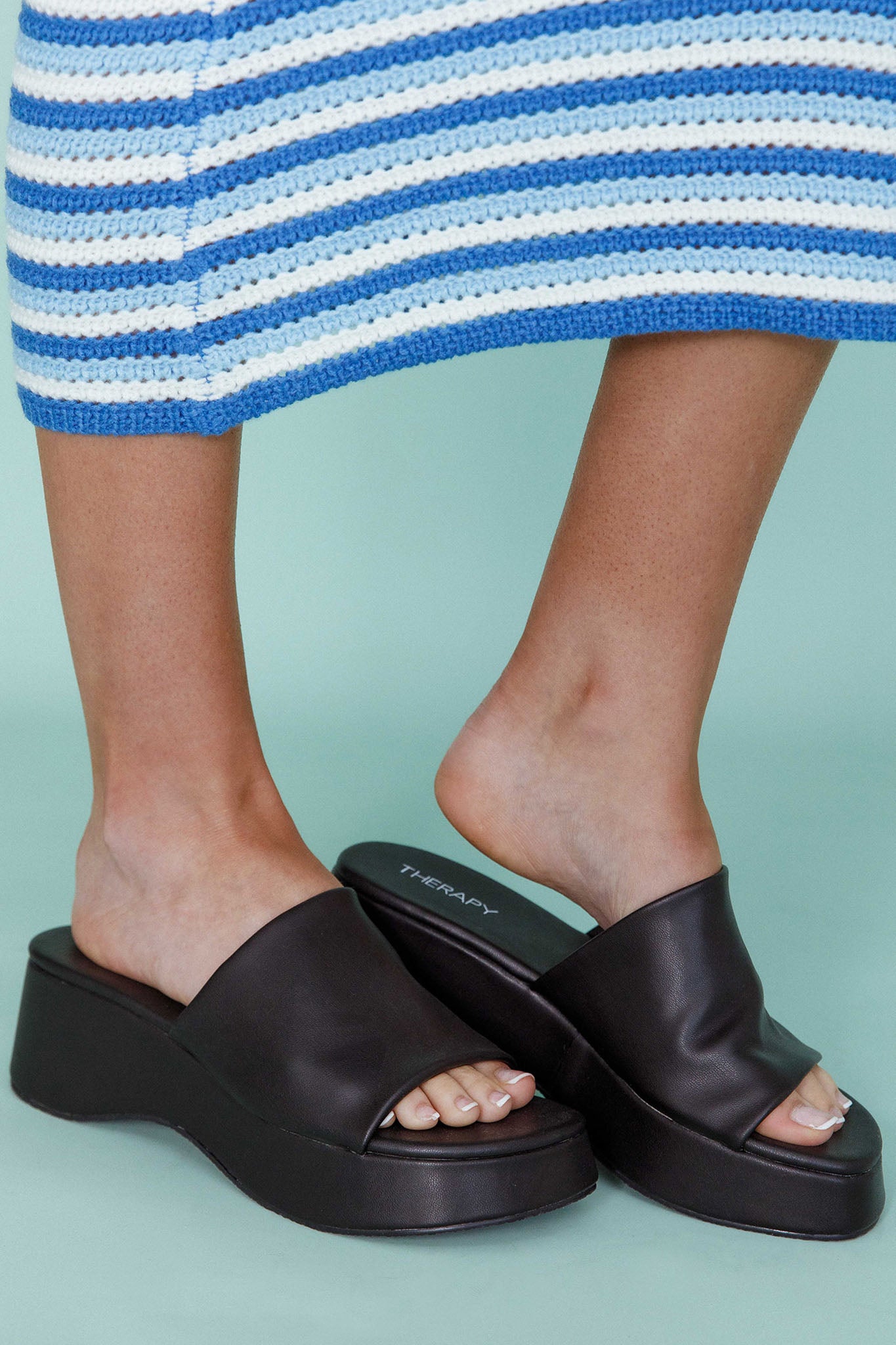 THERAPY Cindy Sandal Black-Fable Dress