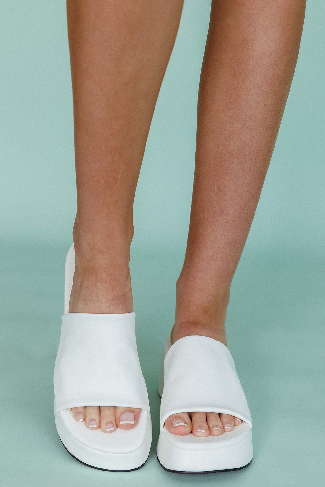 THERAPY Cindy Sandal White-Fable Dress