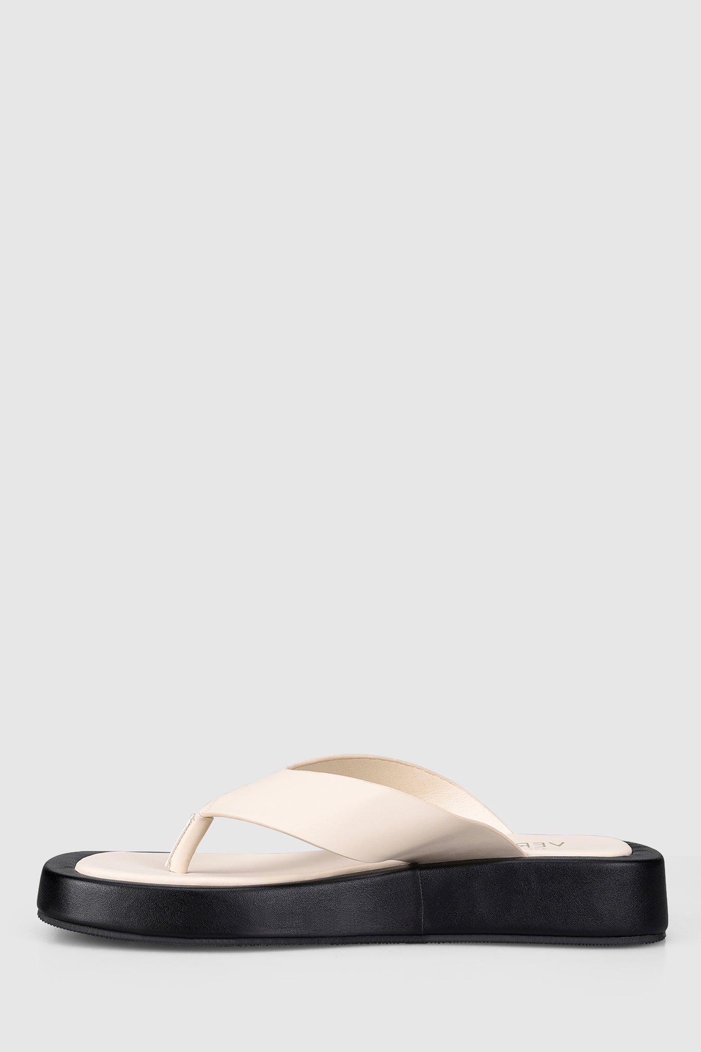 VERALi Boucer II Flatform Thongs Bone Smooth-Fable Dress