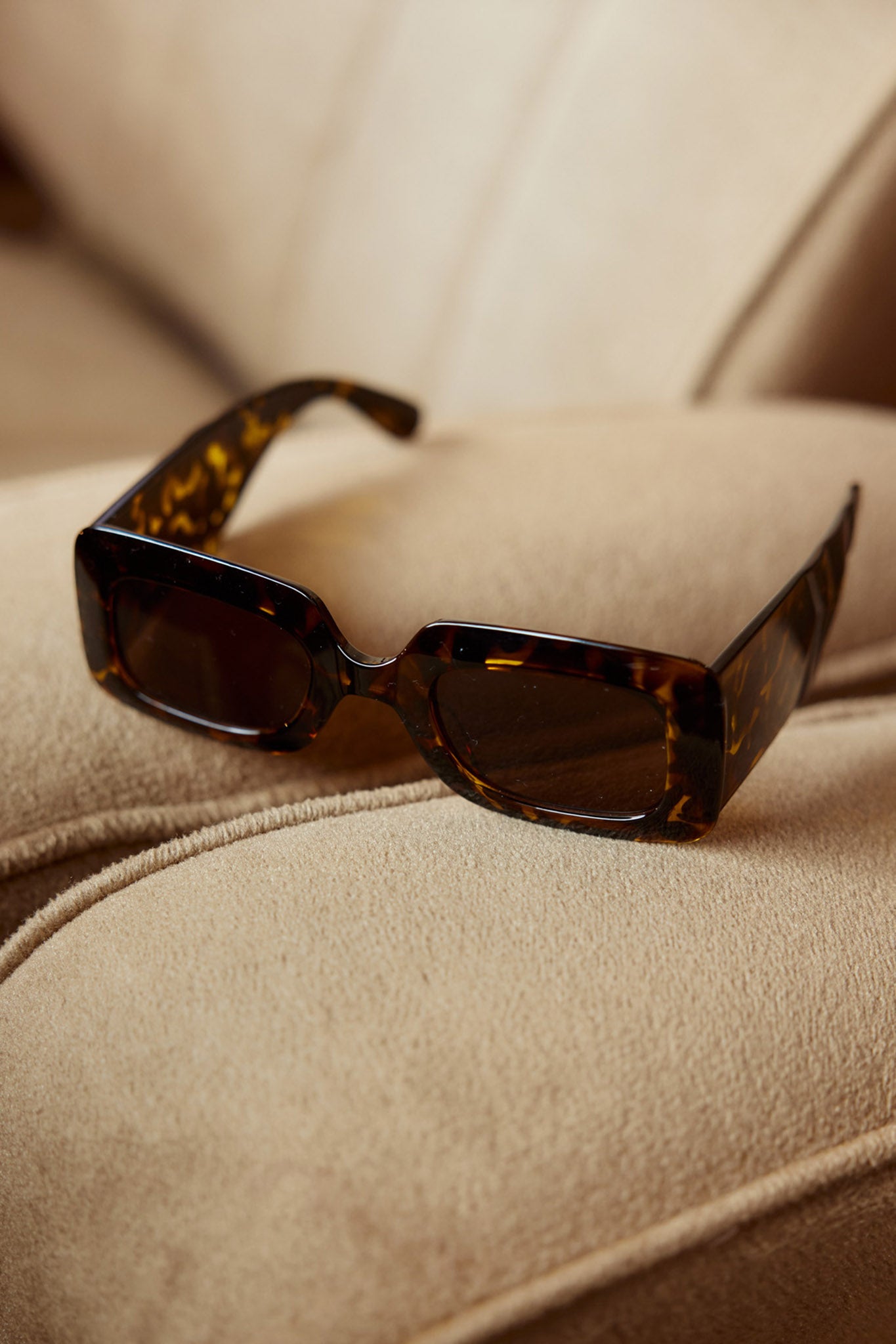 Hailey Rectangular Sunglasses Tortoiseshell Brown-Fable Dress