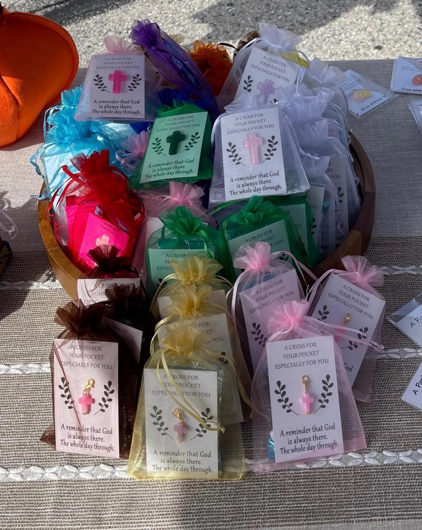 🙏Faith Based, Encouraging Pocket Hug Cross Keychain Gifts; Great for Easter