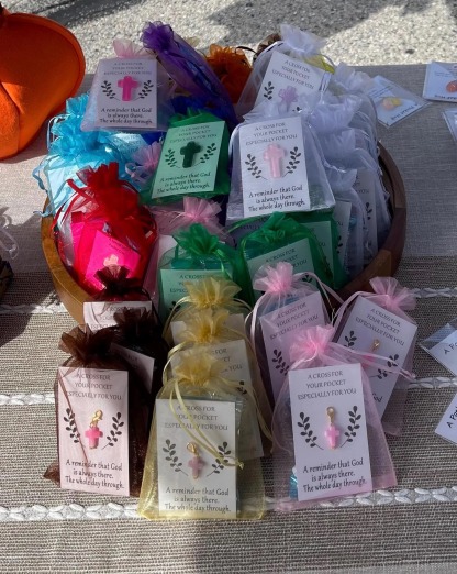 🙏Faith Based, Encouraging Pocket Hug Cross Keychain Gifts; Great for Easter