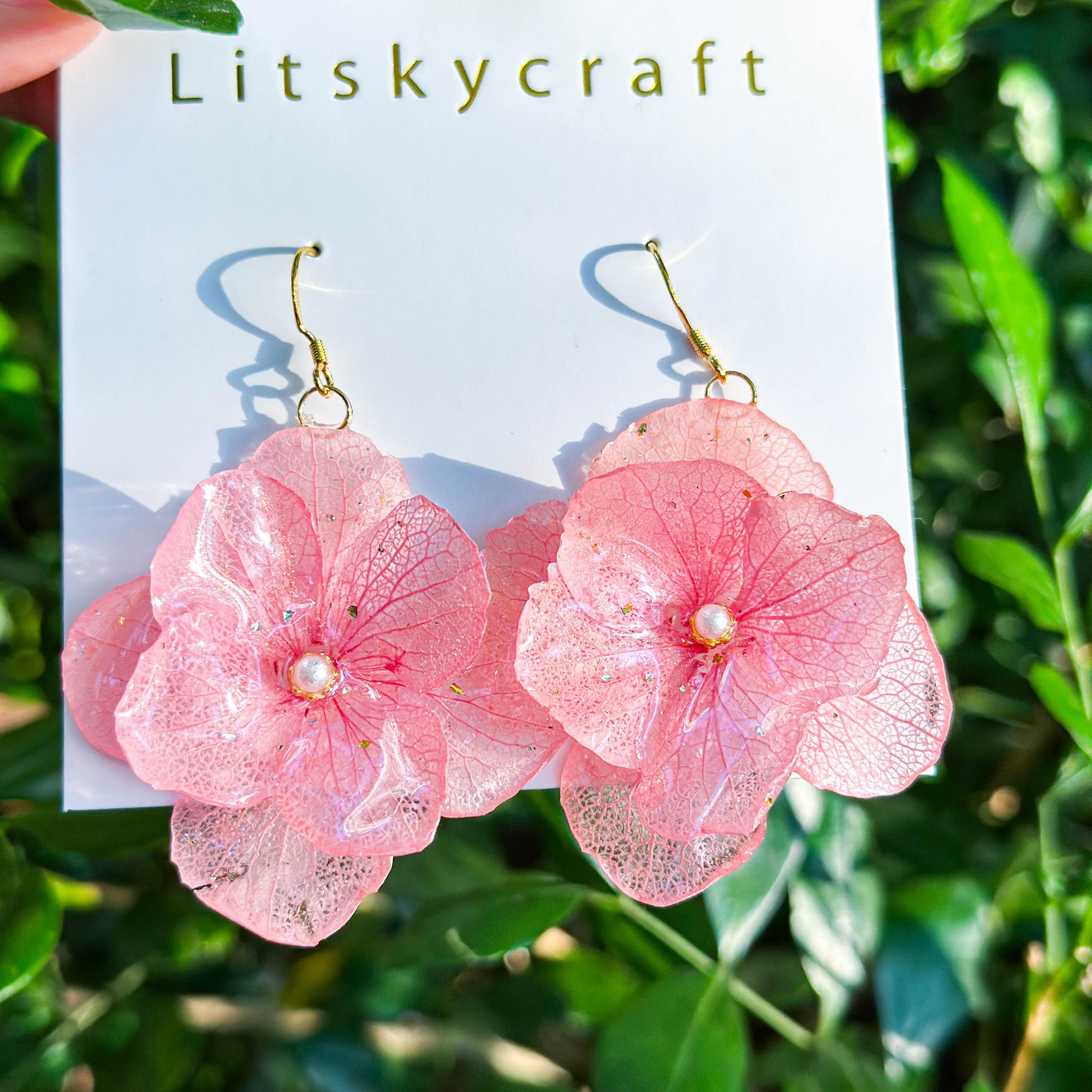 Handmade Hydrangea Resin Earrings" 🌸💎