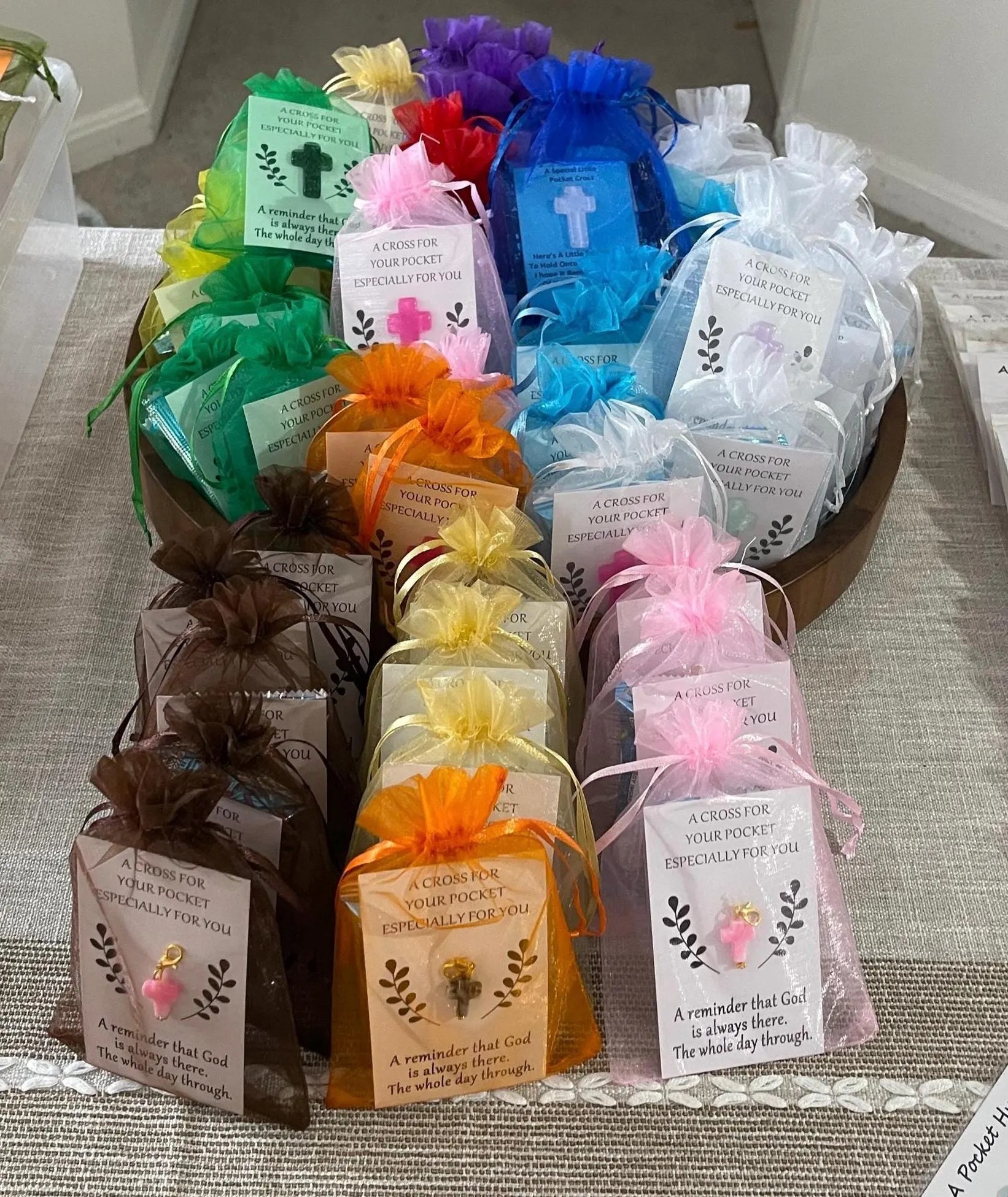 🙏Faith Based, Encouraging Pocket Hug Cross Keychain Gifts; Great for Easter