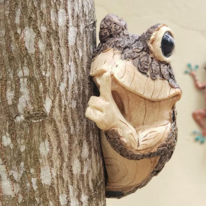 Adorable Frog Tree Peeker