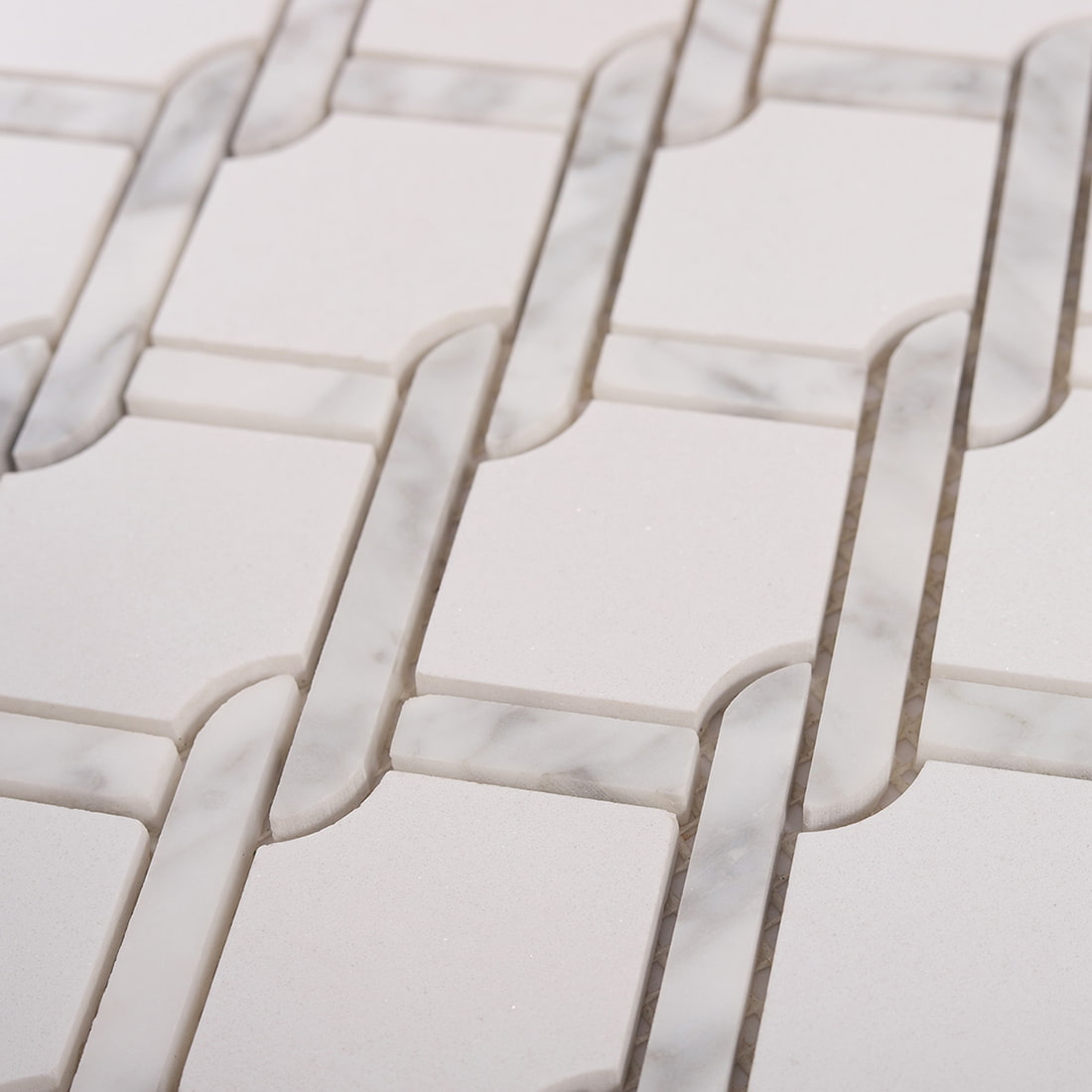 Close up of interlocking chain link pattern in white marble mosaic