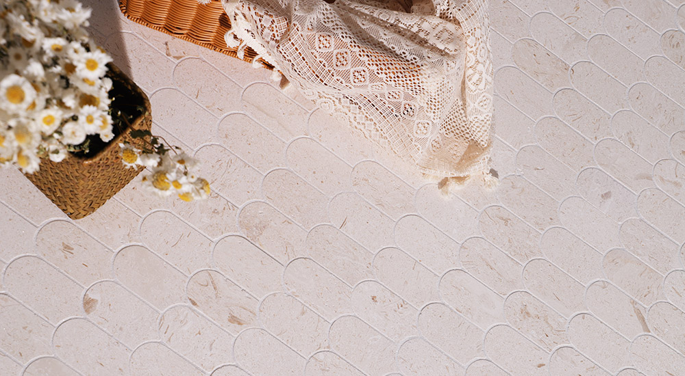 {"default":"Cream tiles floor with curved pattern creating a soft and elegant interior look"}
