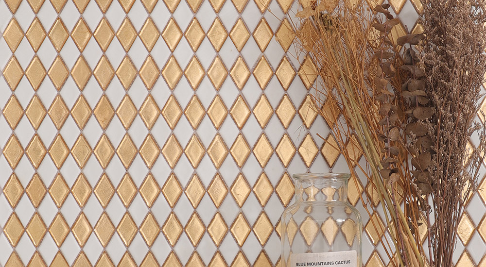 {"default":"Diamond Tiles gold diamond mosaic on white wall, decorative backsplash detail"}
