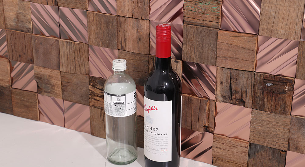 {"default":"Side view of retro reclaimed wood and rose gold metal wave-patterned mosaic backsplash."}
