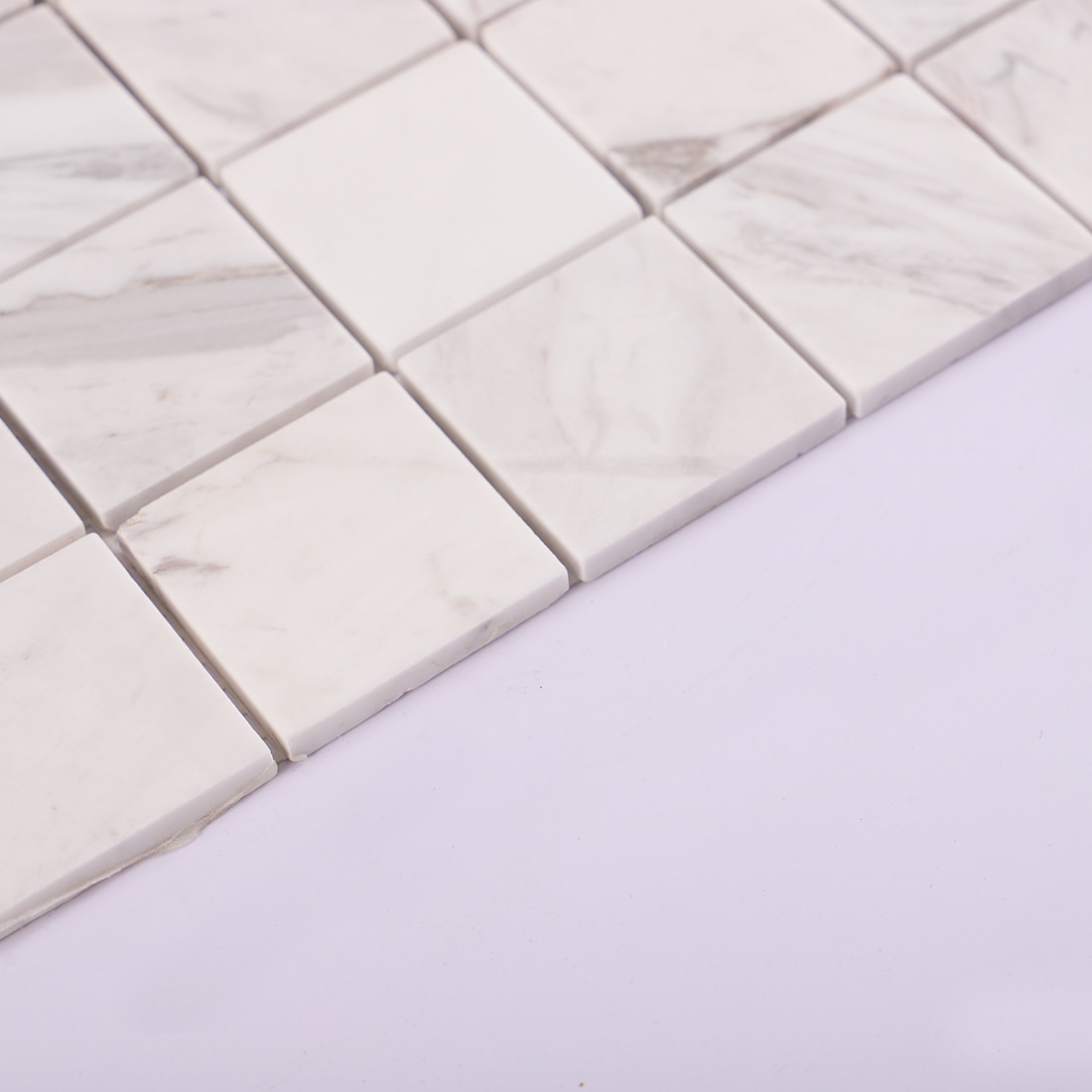 Edge detail of Volakas white square marble mosaic tile sheet