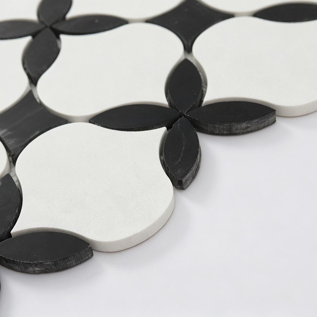 Textured white and black arabesque shape marble mosaic tile with raised pieces