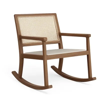 Fauteuil à bascule en bois avec assise coussinée et dossier en cannage