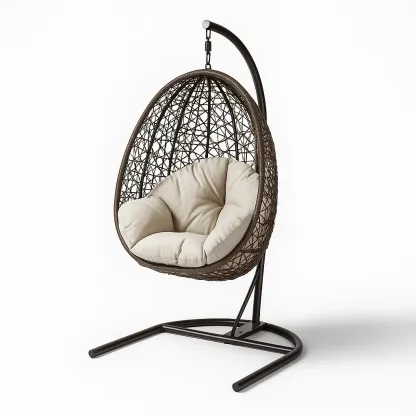 Fauteuil œuf suspendu en rotin et acier avec coussin crème