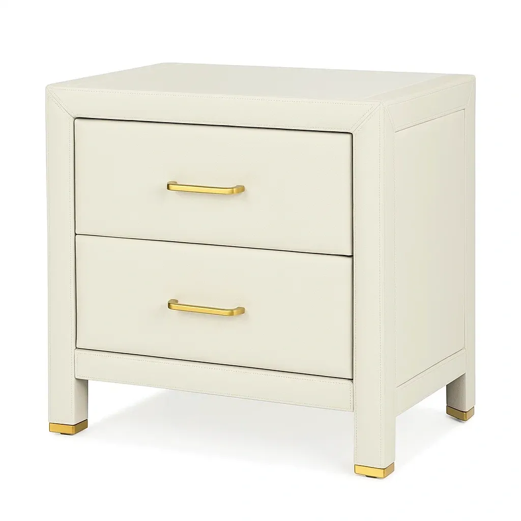 Table de chevet en cuir synthétique beige avec poignées en métal doré
