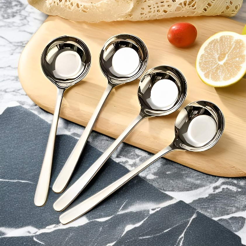 Nowoczesne łóżko ze stali nierdzewnej w sali szpitalnej