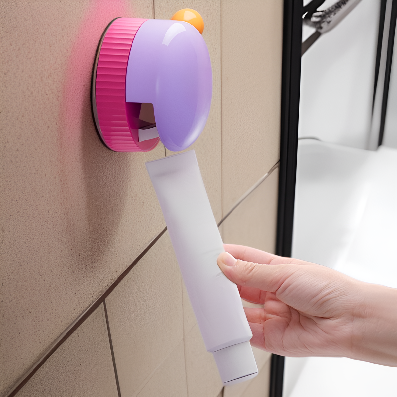 Praktyczny uchwyt do pasty do zębów w białym kolorze