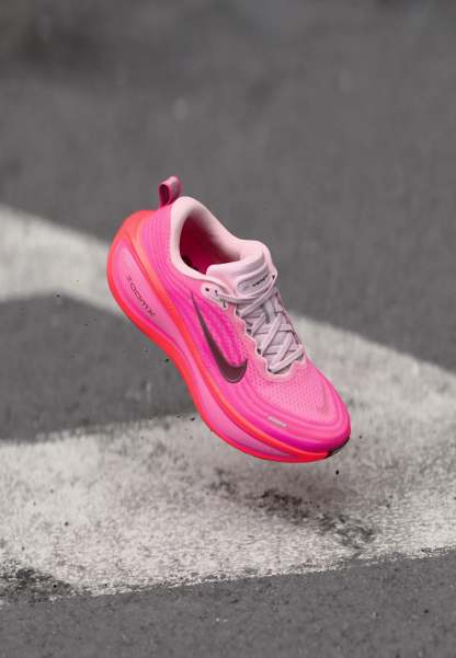 VOMERO PLUS - Running shoes