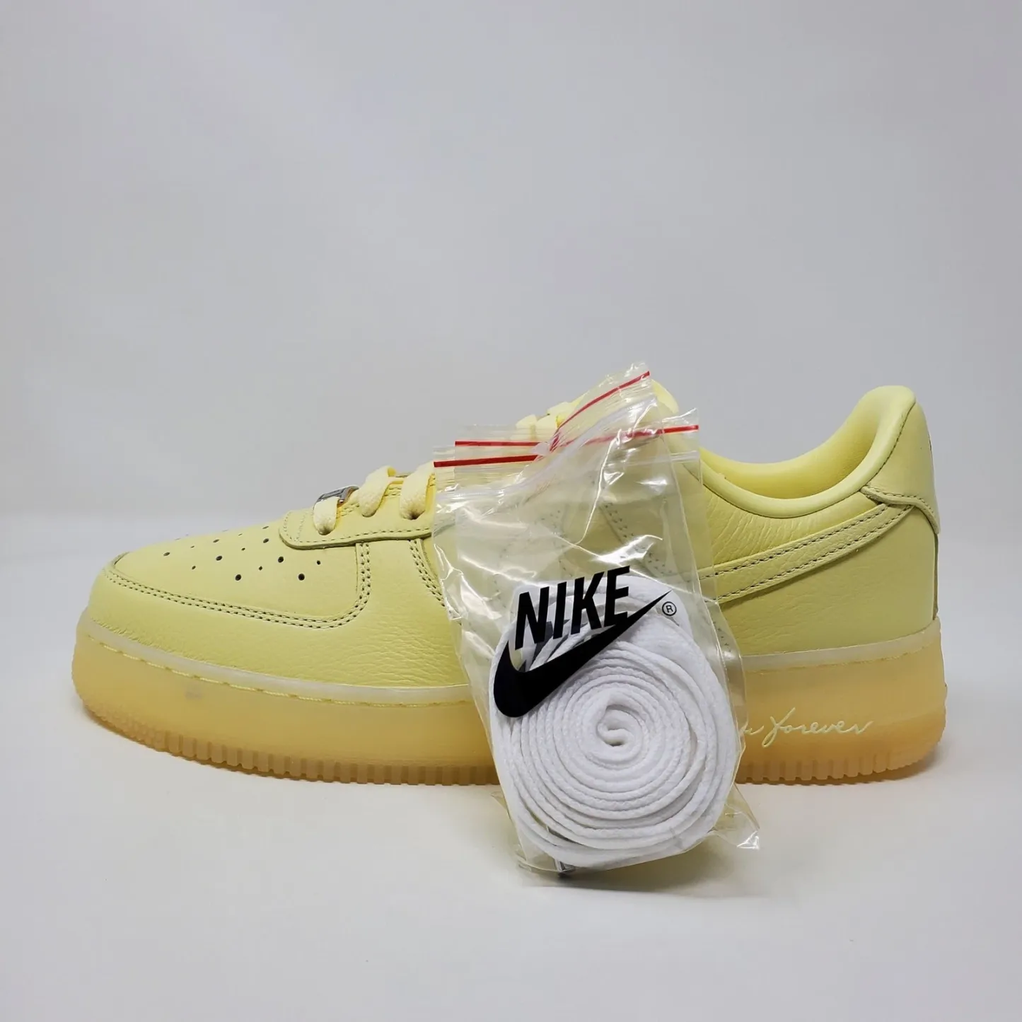 Nthtike Athtir Fothtrce 1 Low Certified Lover Boy Citron Yellow 