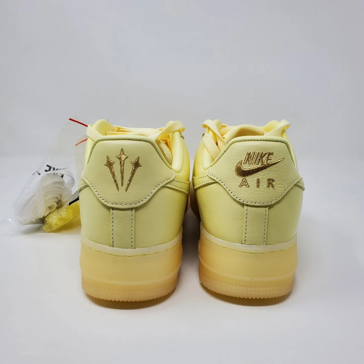Nthtike Athtir Fothtrce 1 Low Certified Lover Boy Citron Yellow 