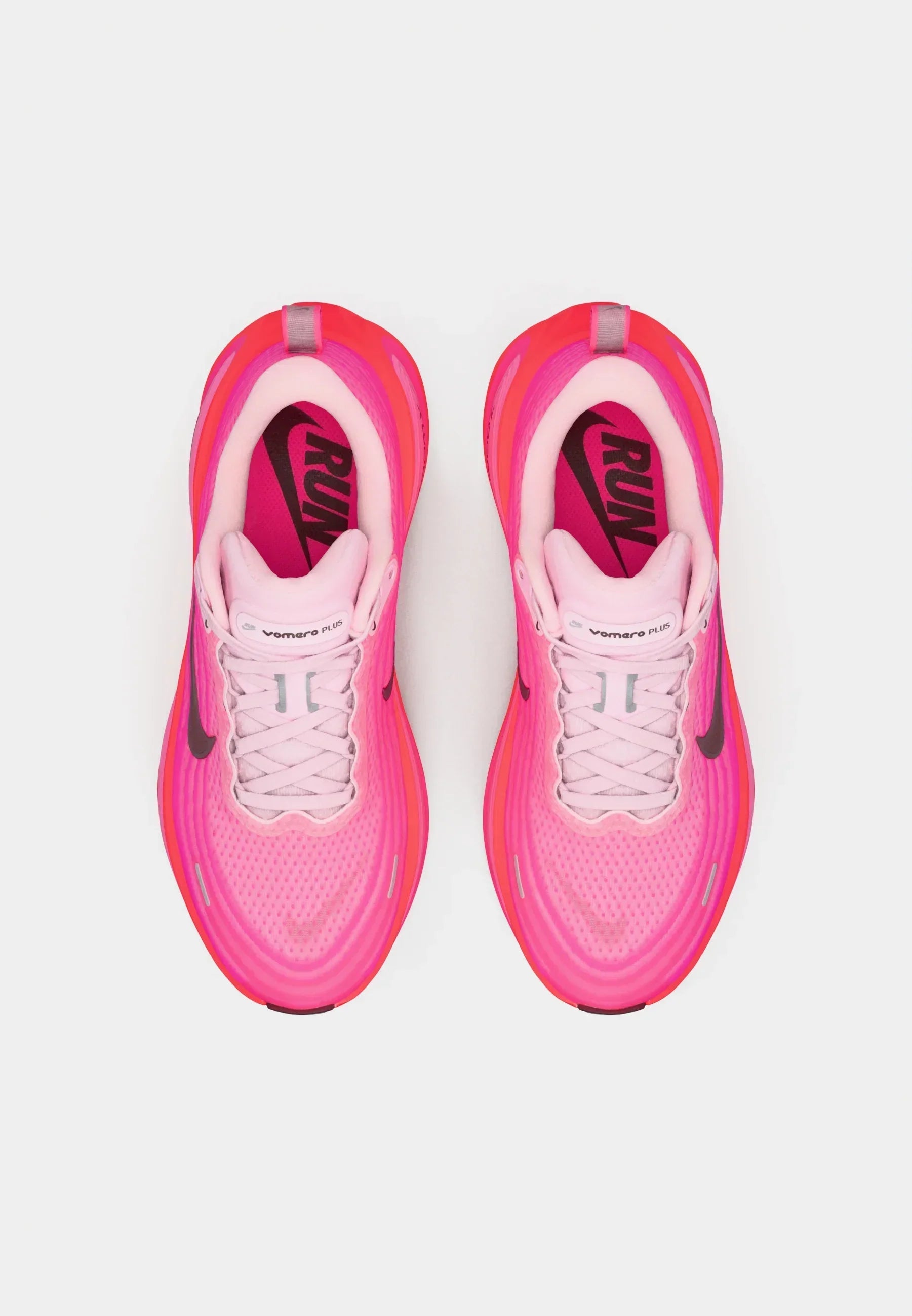 VOMERO PLUS - Running shoes