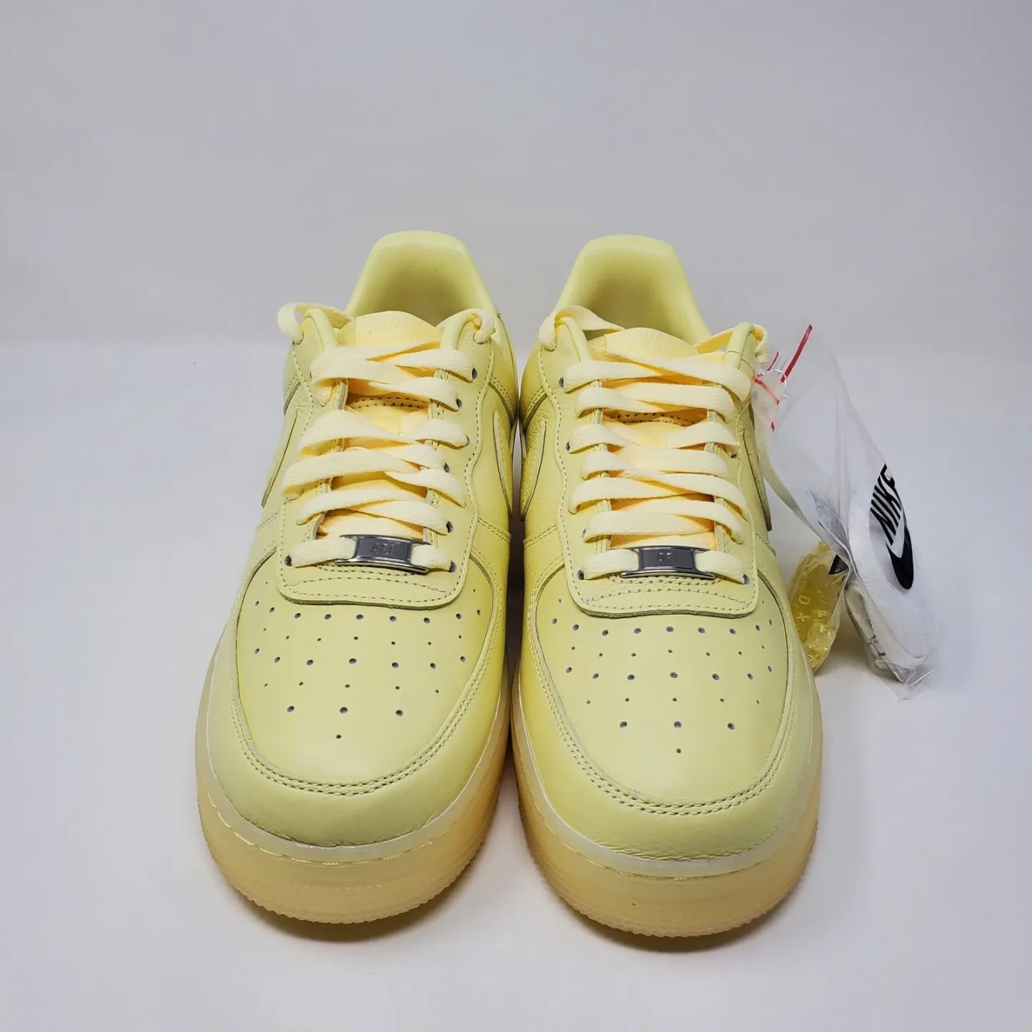 Nthtike Athtir Fothtrce 1 Low Certified Lover Boy Citron Yellow 