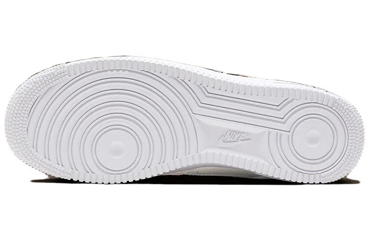 Nthtike Air Fthtorce 1 Low "Molten Metal" Is Adorned in Silver Details