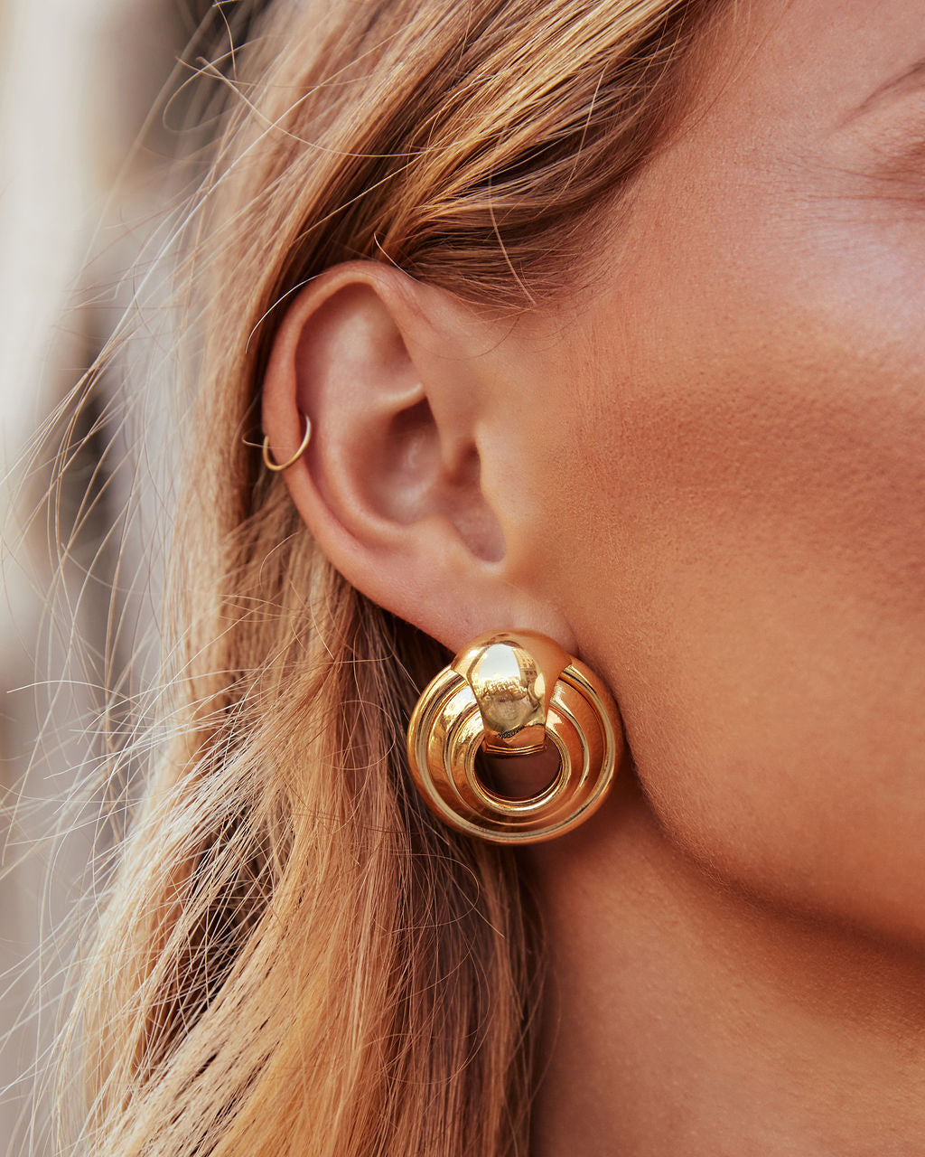 In Circles Chunky Doorknocker Earrings-Vogue Logic