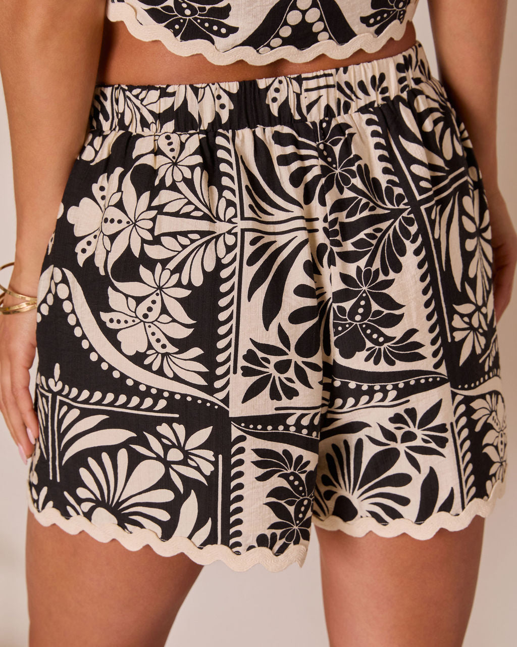 Zenya Abstract Scallop Trim Shorts-Vogue Logic