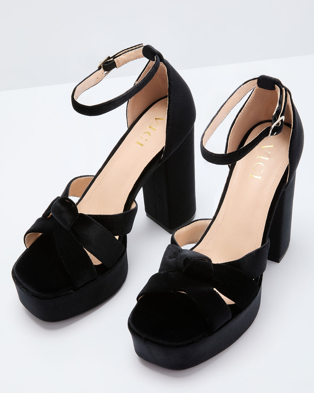 Evening Proper Velvet Platform Heels-Vogue Logic