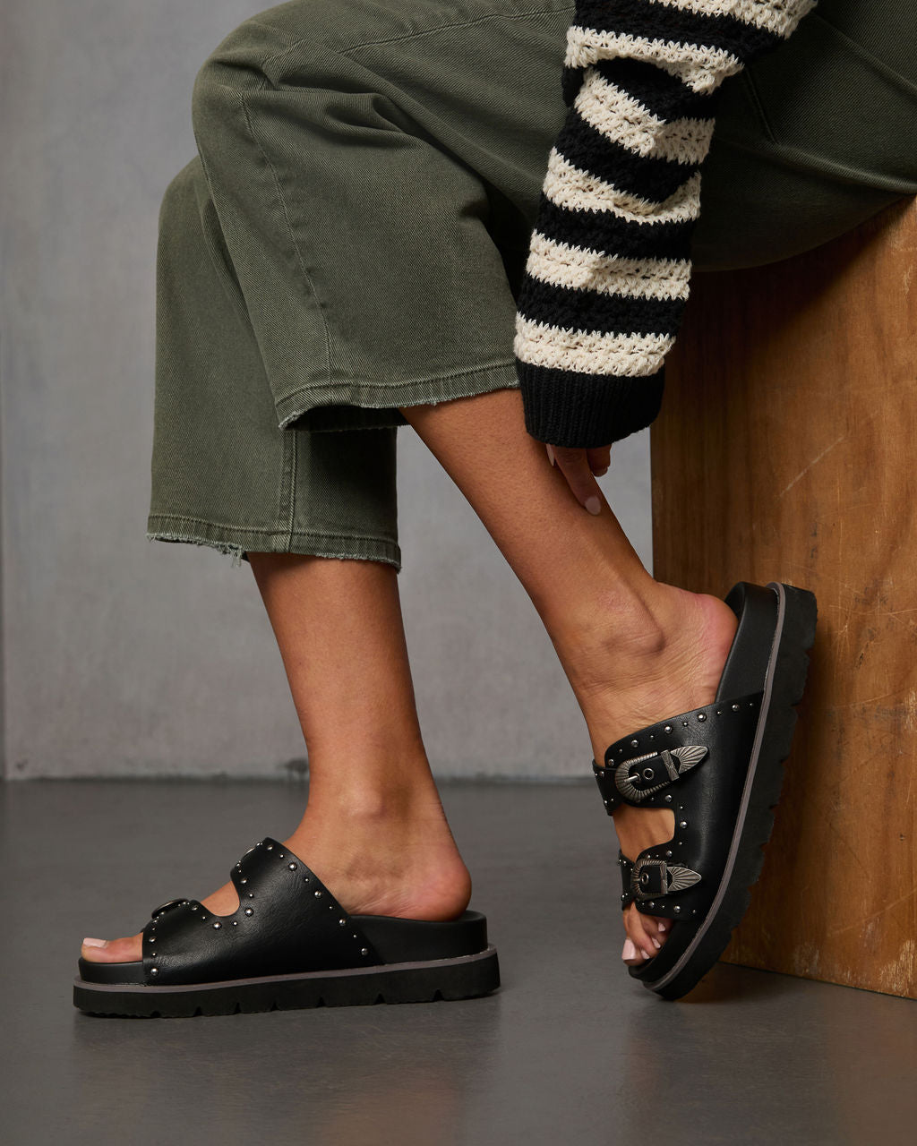 Hadyn Western Studded Buckle Sandal-Vogue Logic