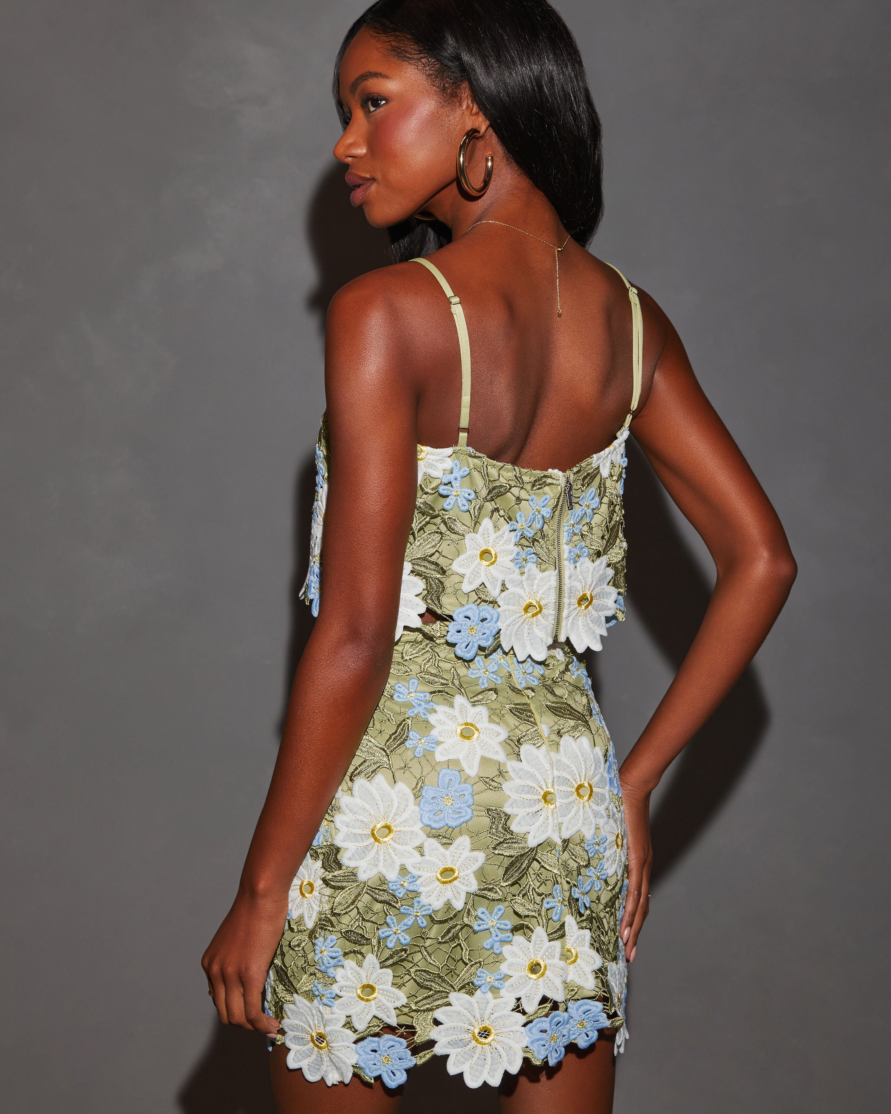 Daisy Floral Applique Sleeveless Crop Top-Vogue Logic