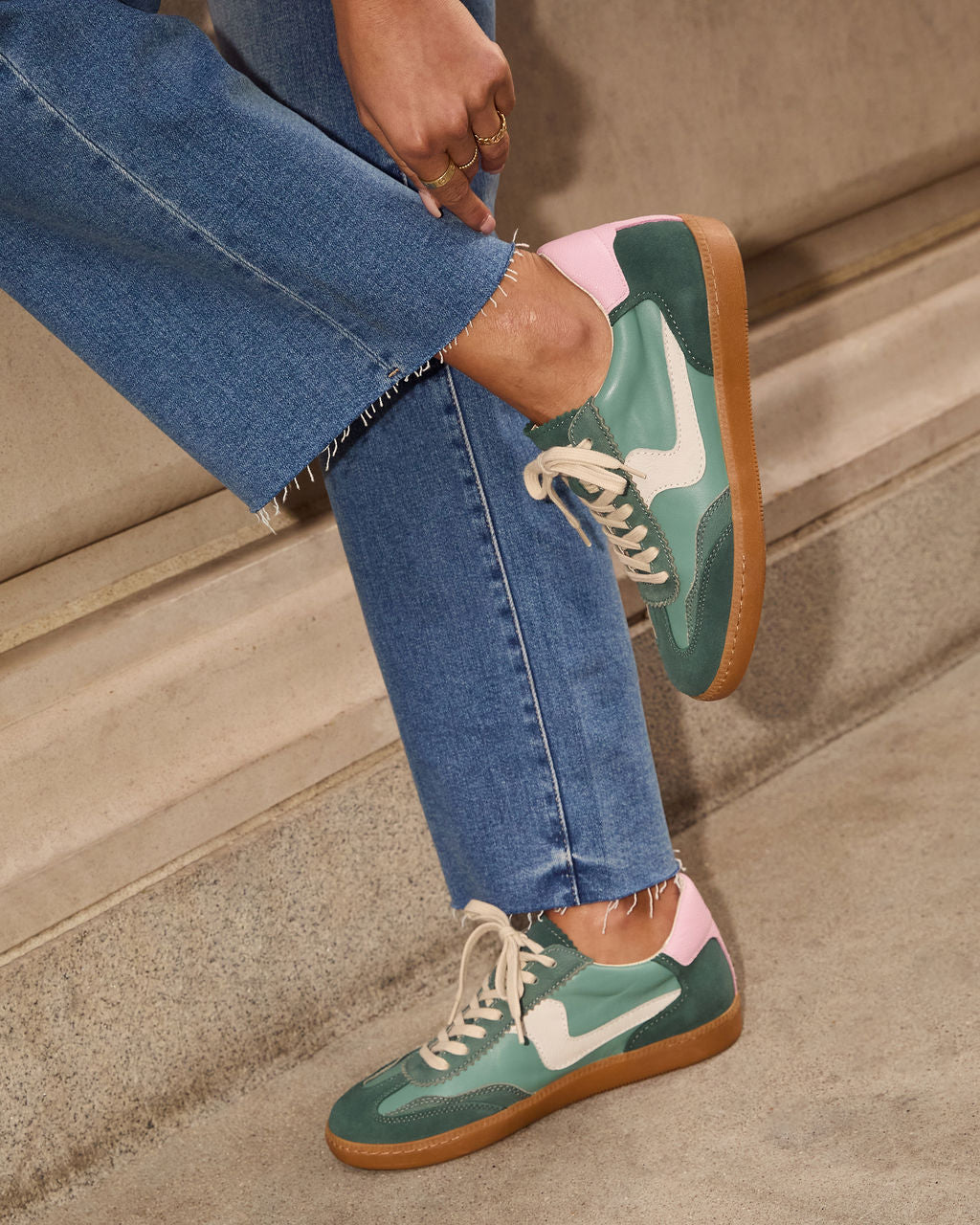 Right Catch Sneakers-Vogue Logic