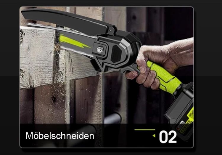 Mini-Elektrosäge beim Schneiden von Holz