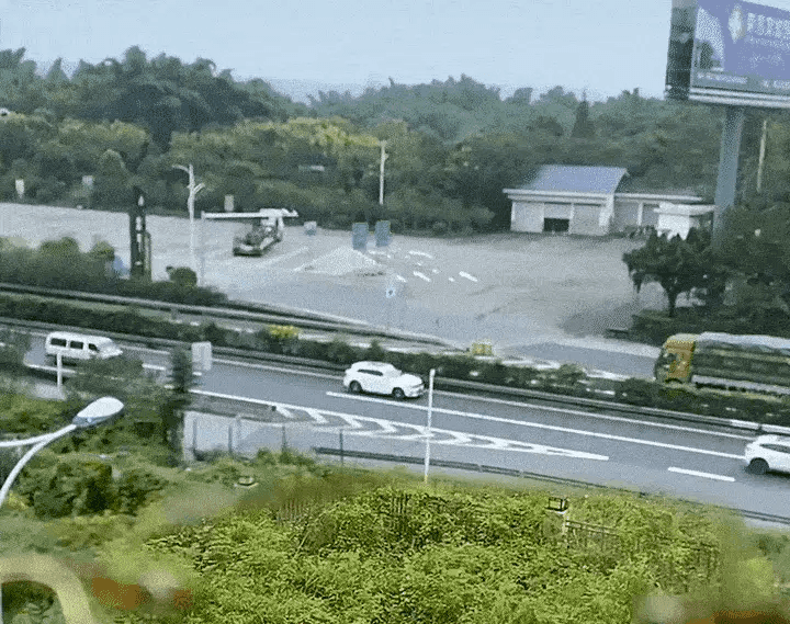 Stilvolle hochauflösende Brille für Menschen mit Alterssichtigkeit