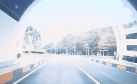 Verstellbare Lesebrille mit automatischer Fokussierung