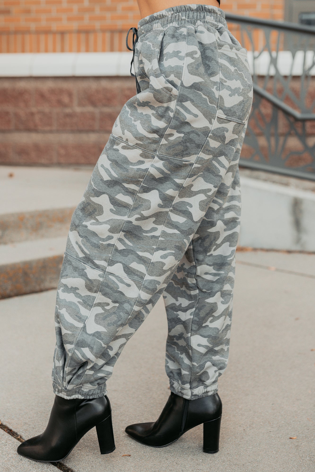 Brave Heart Drawstring Jogger Sweatpants (Camo Green)-The Formal Wear