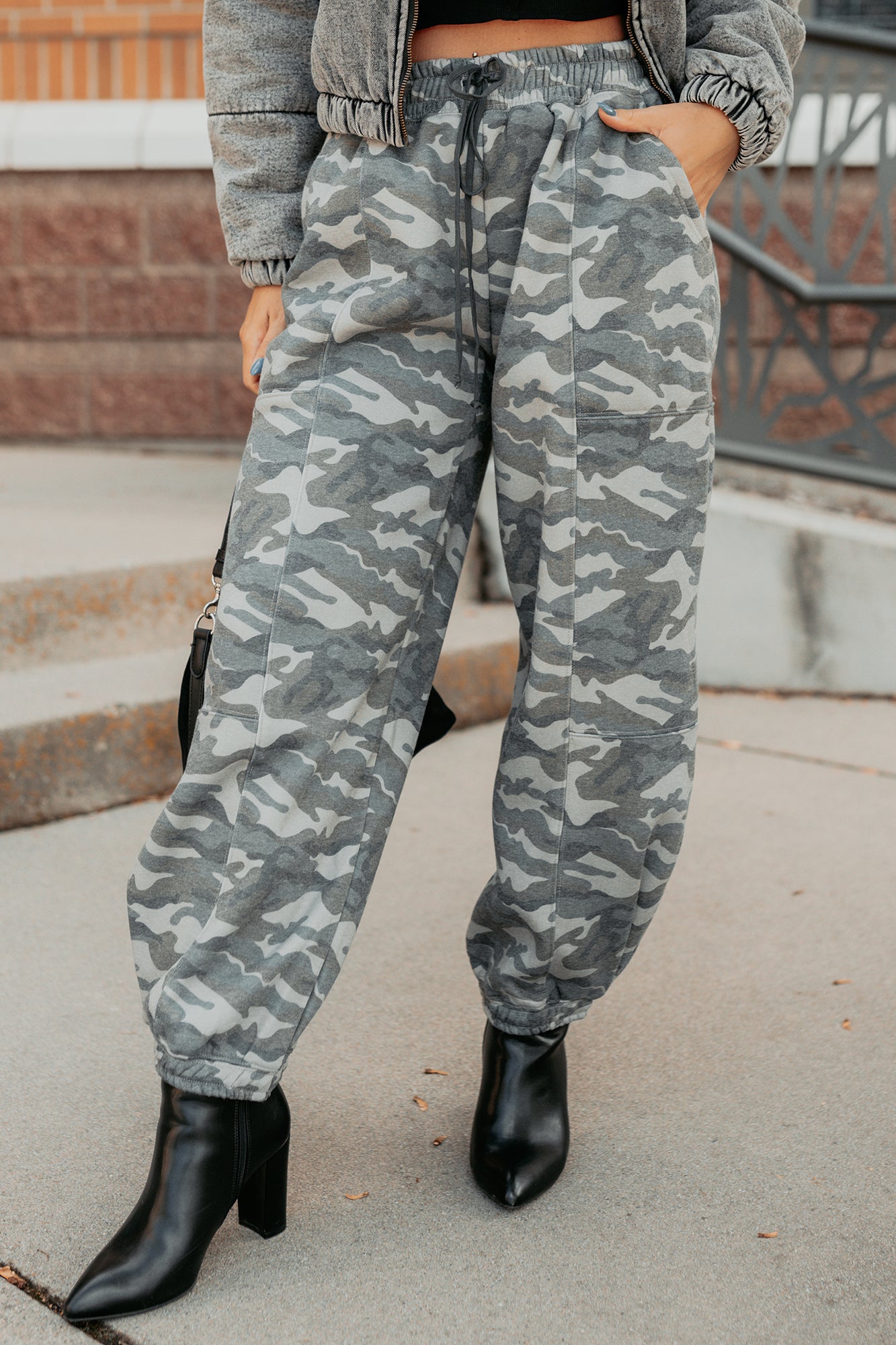 Brave Heart Drawstring Jogger Sweatpants (Camo Green)-The Formal Wear