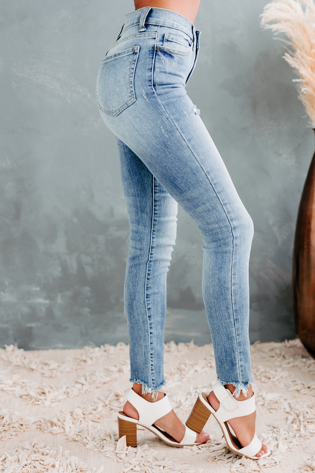 Similar Interests Sneak Peek Frayed Hem Skinny Jeans (Medium Light)-The Formal Wear