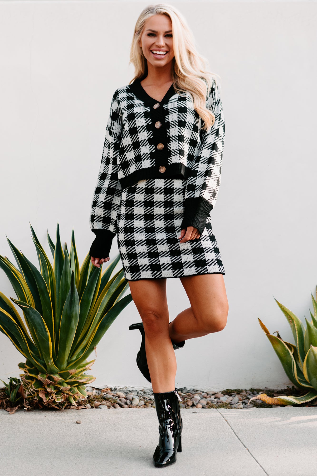 No Doubts Plaid Button-Down Crop Cardigan (Black)-The Formal Wear