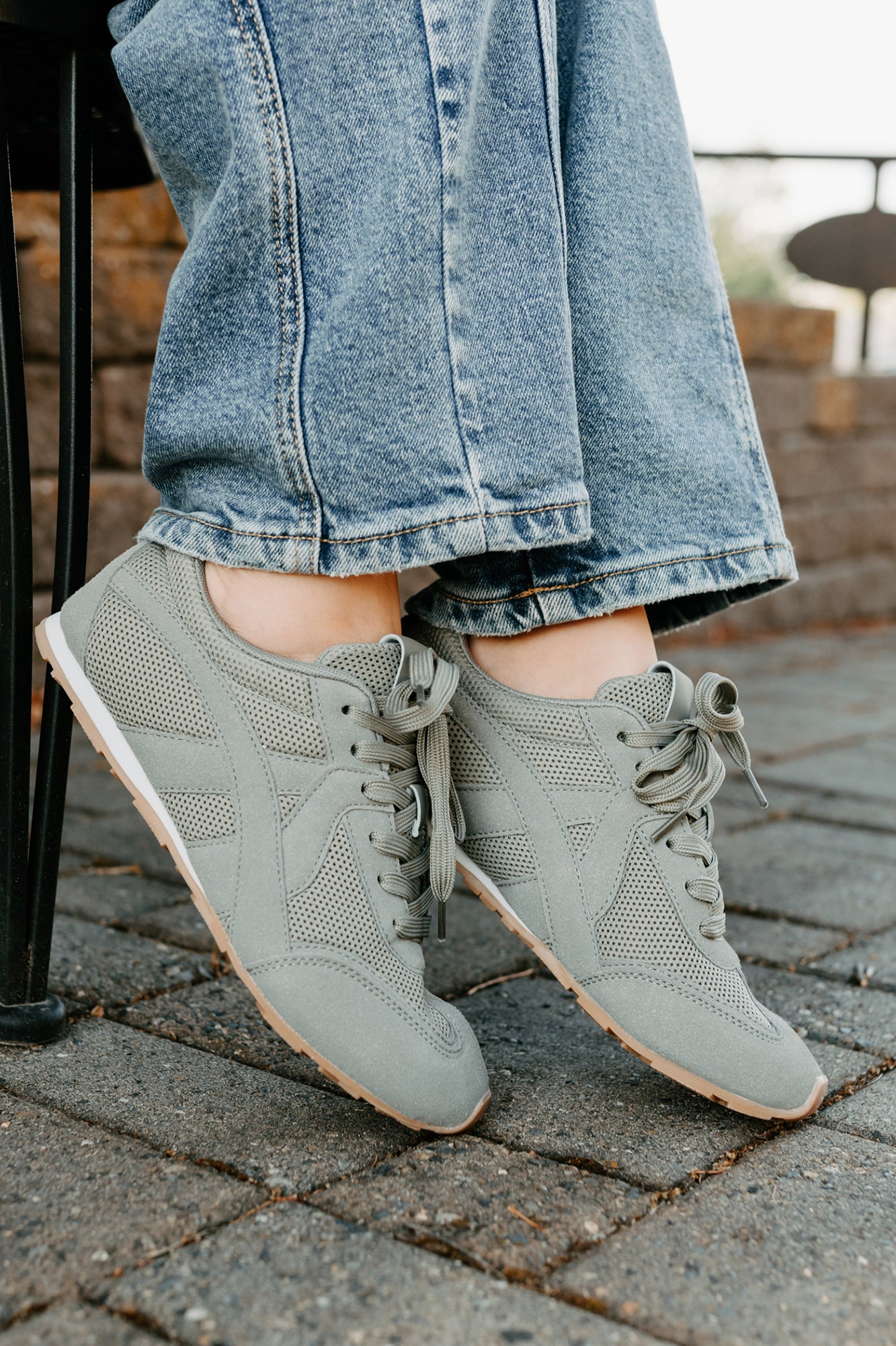 Chase The Wins Lace-Up Mesh Sneakers (Green)-The Formal Wear