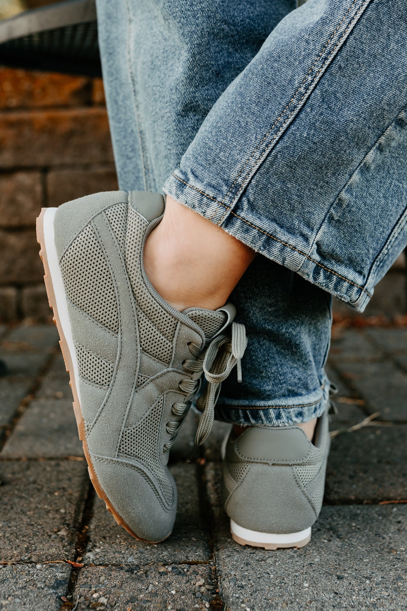 Chase The Wins Lace-Up Mesh Sneakers (Green)-The Formal Wear