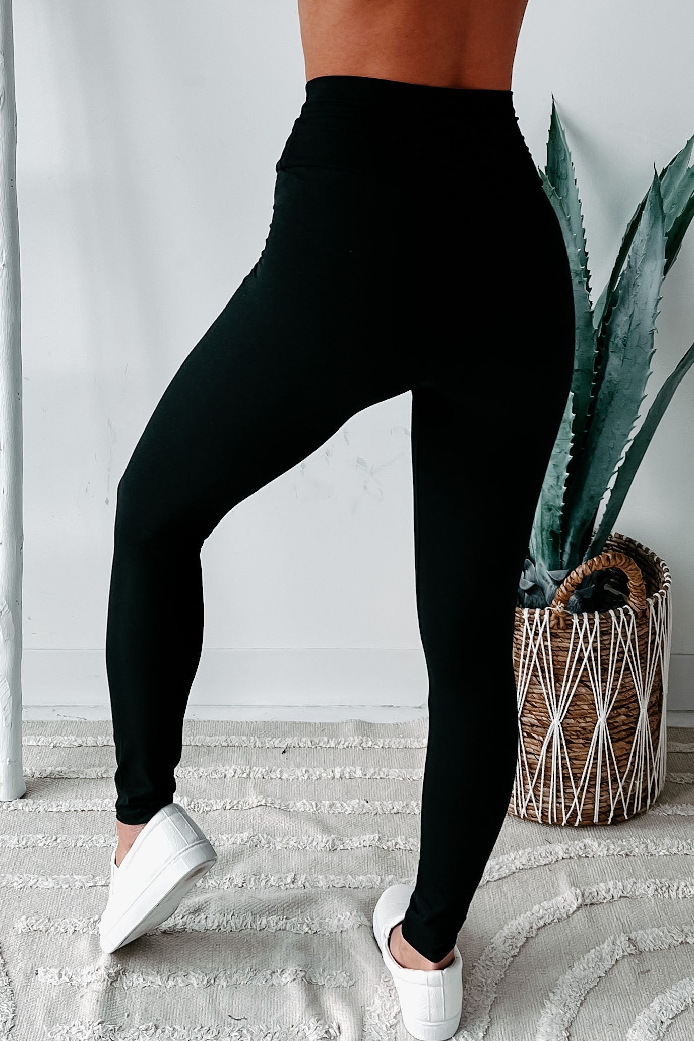 Setting The Standard Cross-Front Leggings (Black)-The Formal Wear