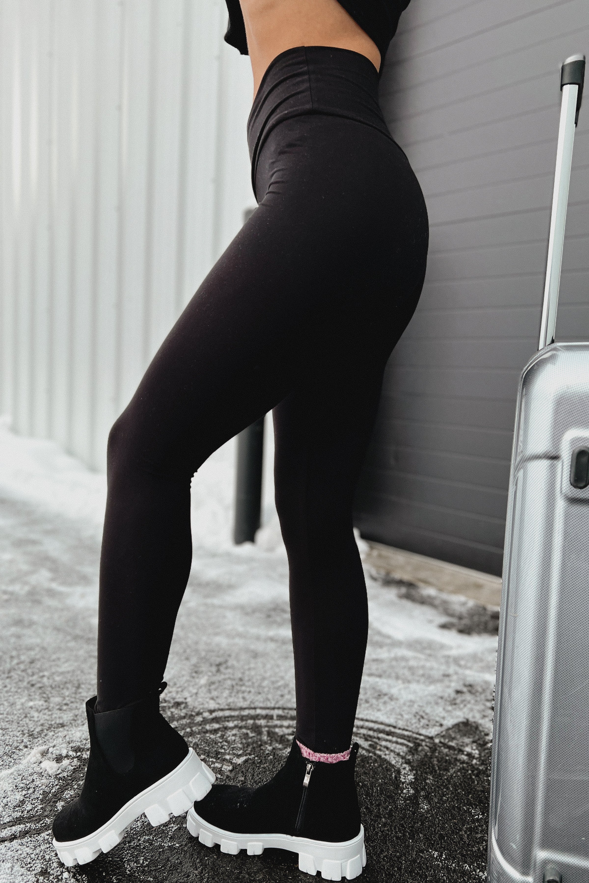 Setting The Standard Cross-Front Leggings (Black)-The Formal Wear