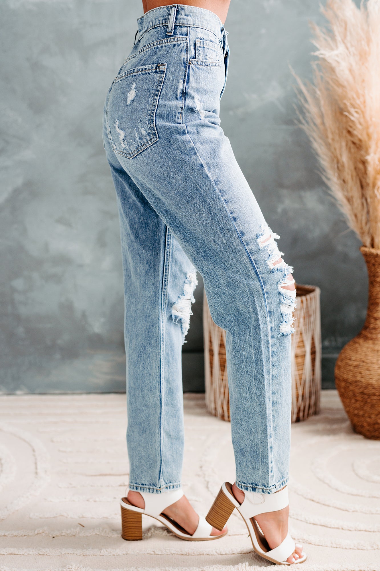 Wiley 90's High Rise Relaxed Fit Sneak Peek Jeans (Medium Light)-The Formal Wear