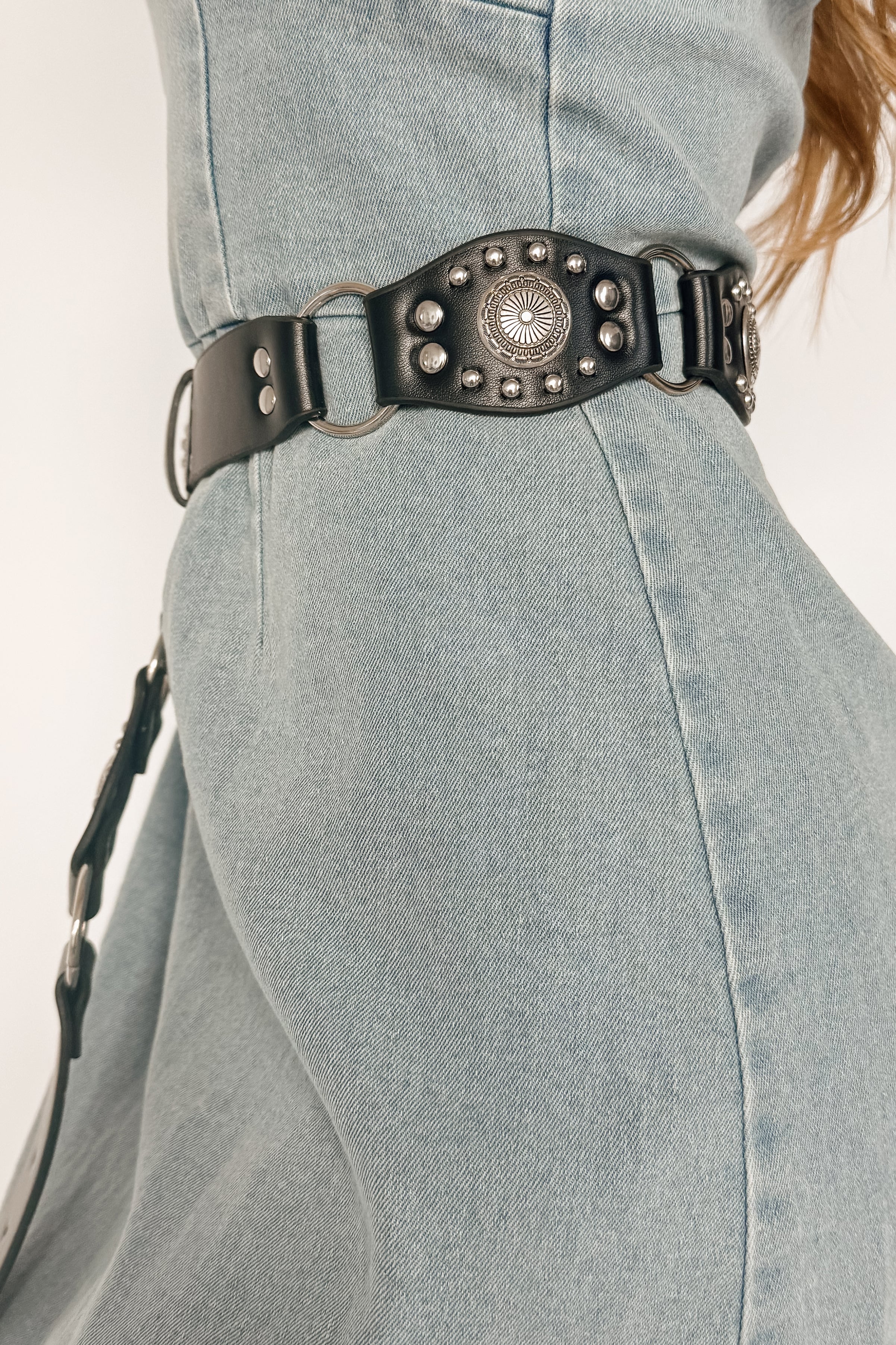 Howdy Honey Western Concho Oval Belt (Silver/Black)-The Formal Wear
